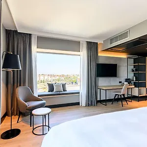 Radisson Berchem Отель
